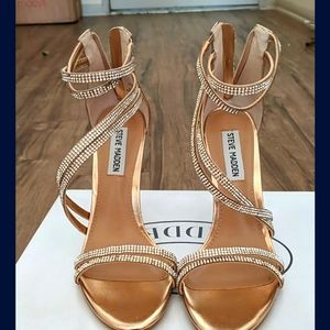 Brand new Steve Madden Rose Gold Heels